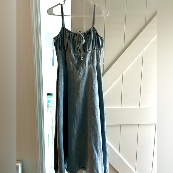 Denim midi dress by VICI NWOT - Picture 2 of 3